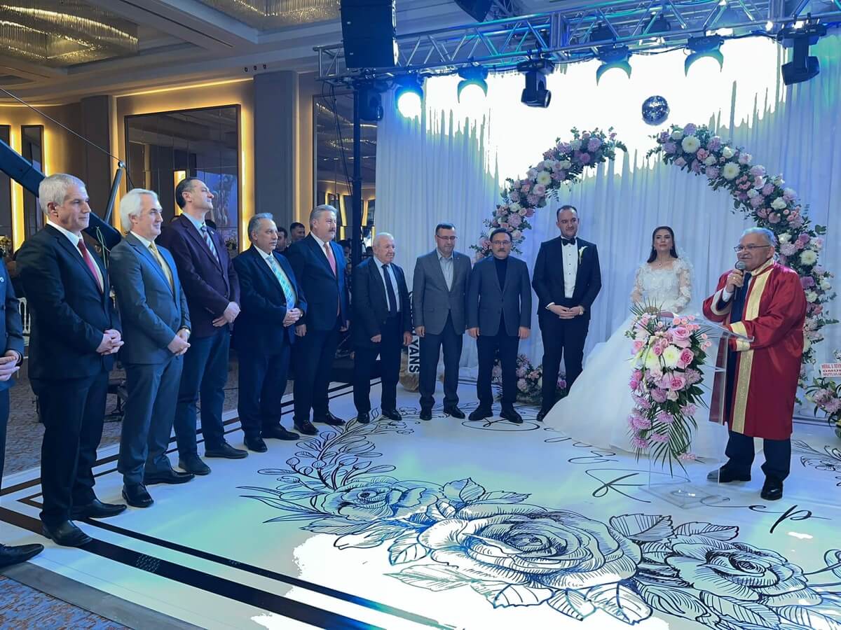 İş Adamının Düğünü Kayseri Protokolünü Bir Araya Getirdi! (2)