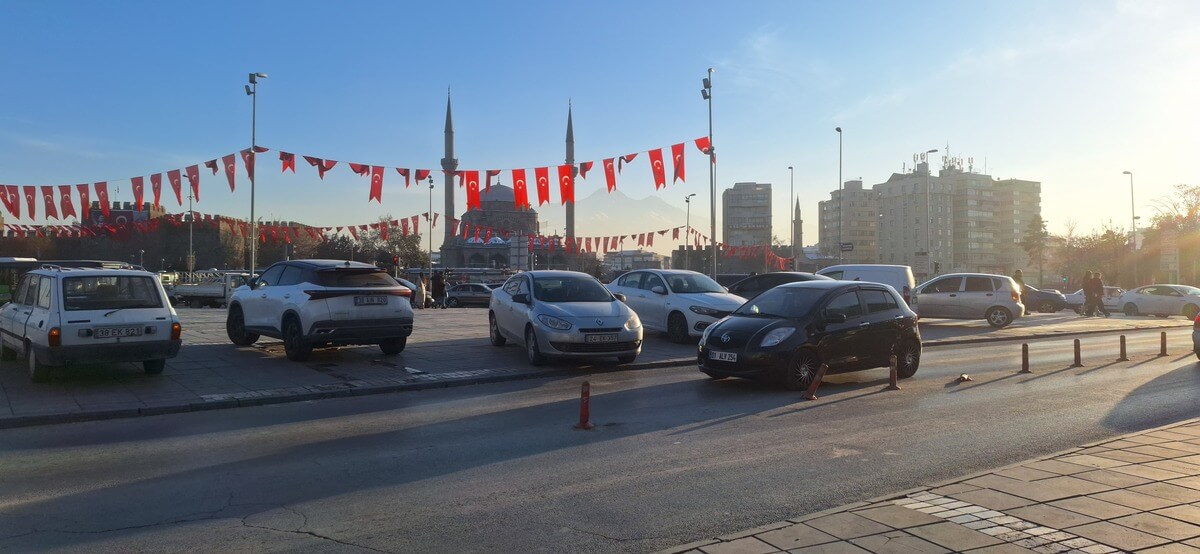 Kayseri Cumhuriyet Meydanı’nda Araçlar Için Yeni Otopark! (1) 2