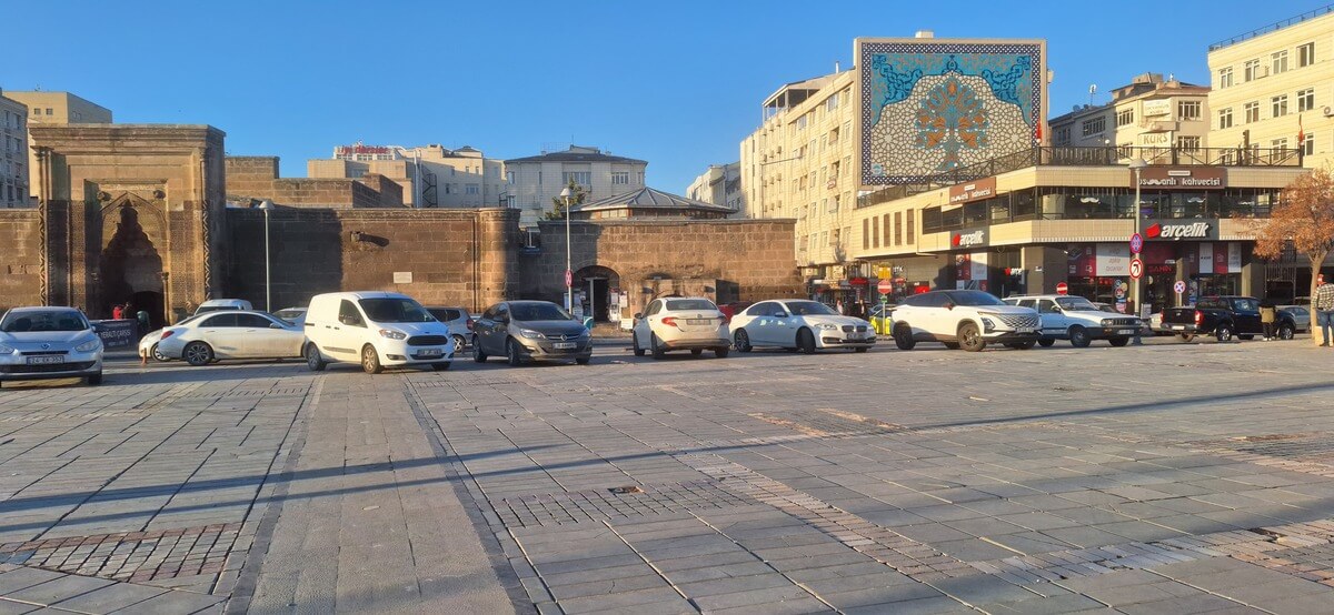 Kayseri Cumhuriyet Meydanı’nda Araçlar Için Yeni Otopark! (2) 2
