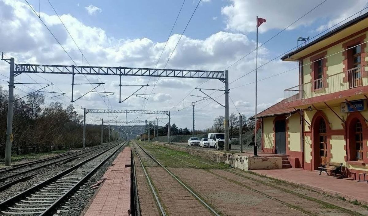 Kayseri’de Bu Ilçenin Ortasından Tren Geçiyor! (3)