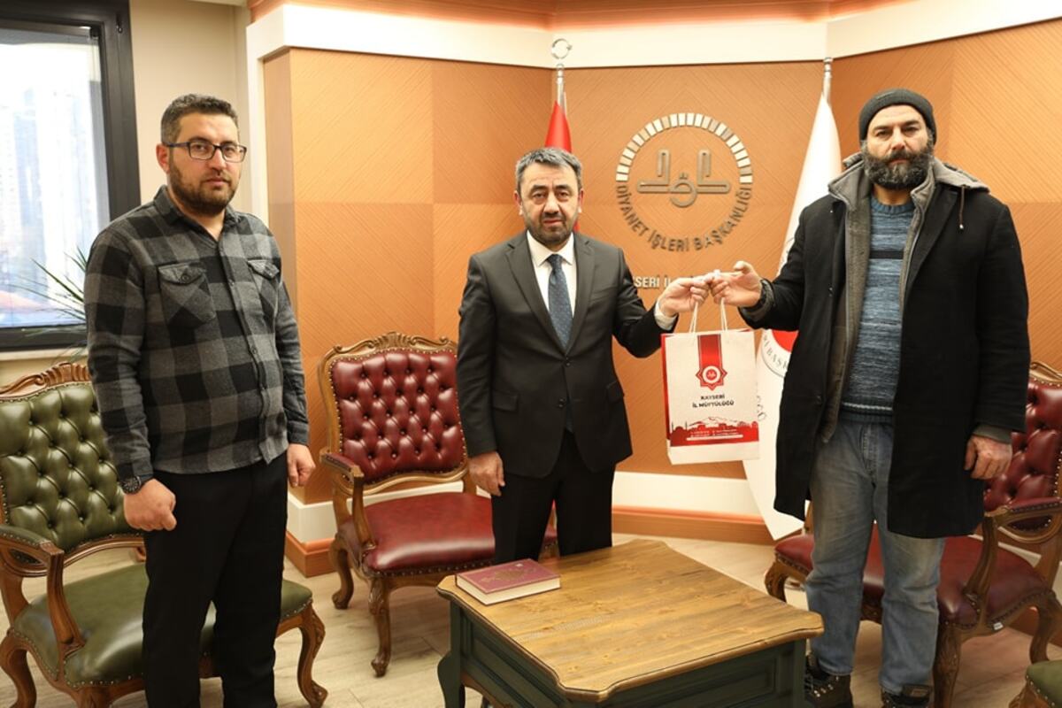 Kayseri'de Içi Para Dolu Çantayı Bulan Suriyeli, Sahibine Bakın Nasıl Ulaştırdı!