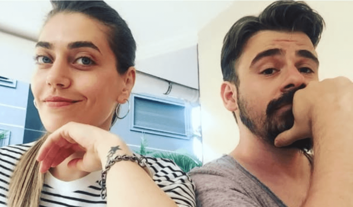 Koyu Mavi Kırmızı Beyaz Jenerik Haber Genel Haber Logo 2024 12 27T171328.733 (1)