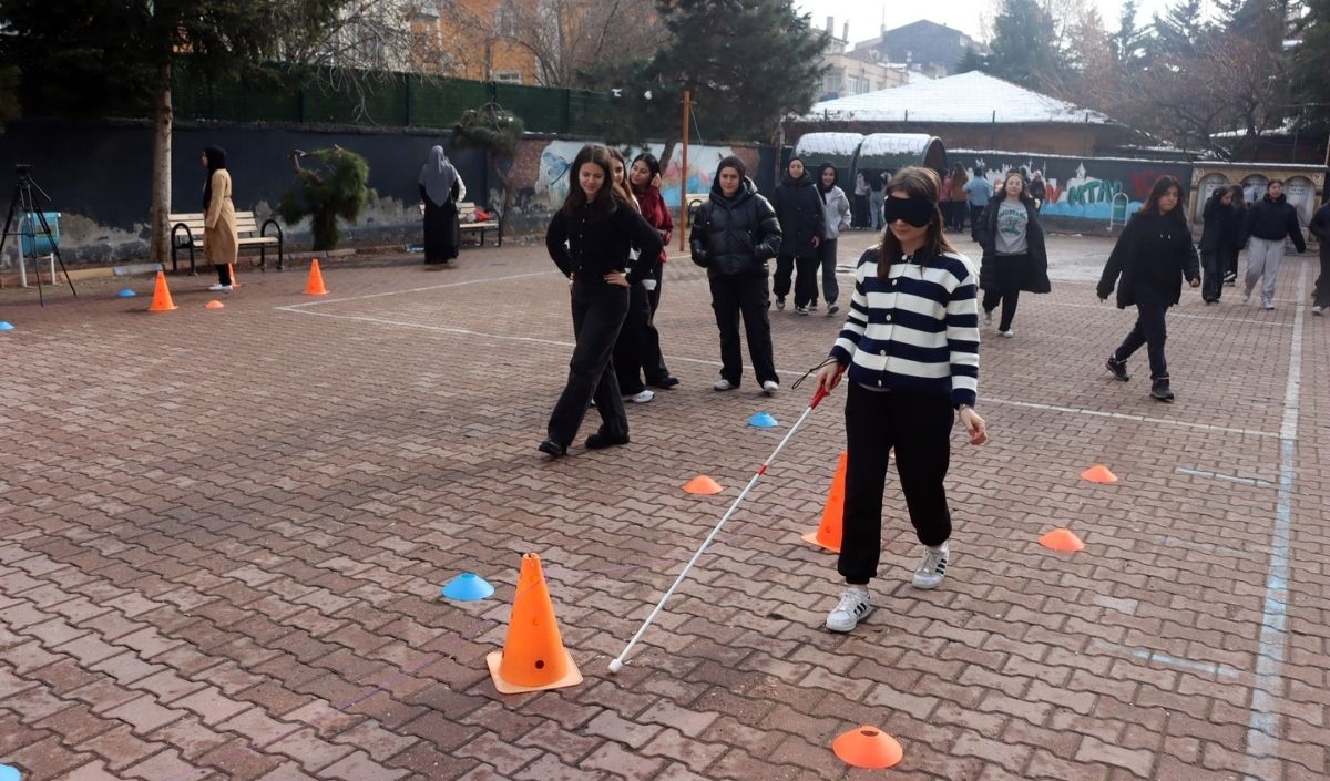 Lise Öğrencilerinden Empati Parkuru! Bakın Neye Dikkat Çektiler (3)