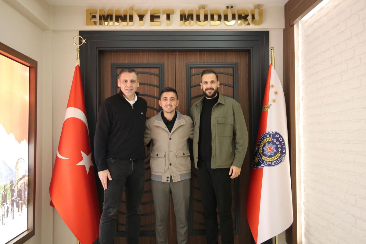 Ünlü Oyuncudan Kayseri İl Emniyet Müdürü Atanur Aydın’a Ziyaret! 1