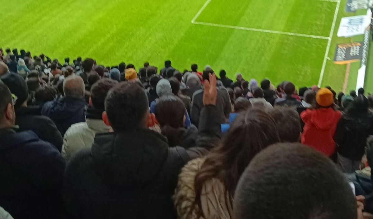 Vali Gökmen Çiçek’ten Örnek Hareket! İlk Kez Maça Gittiler (1)