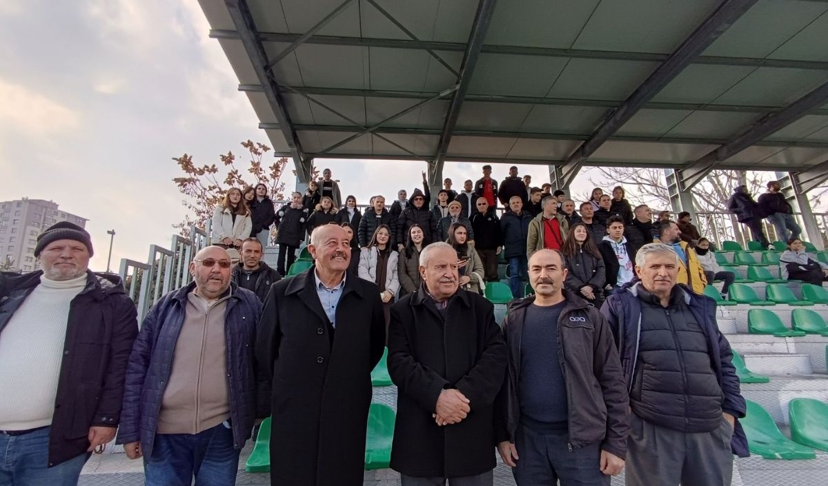Vali Gökmen Çiçek’ten Örnek Hareket! İlk Kez Maça Gittiler (2)