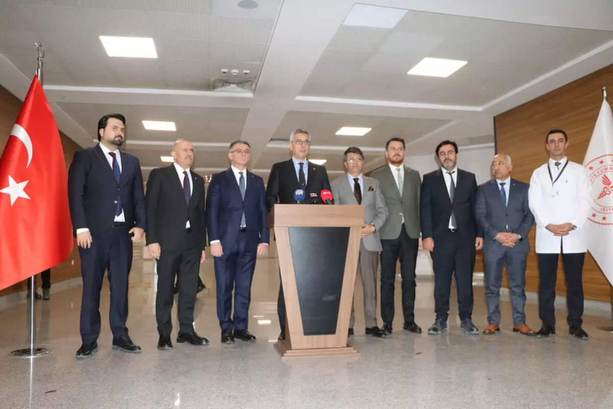 Hastaneler dolup taştı! Bakan Memişoğlu’ndan salgın sorusuna yanıt!
