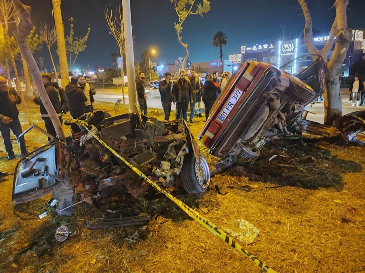 Ağaca Çarpan Otomobil Ikiye Ayrıldı 1 Ölü, 2 Yaralı 1