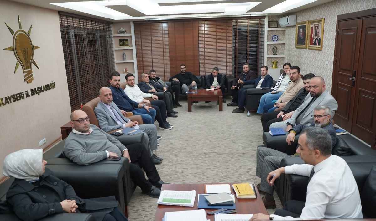 Ak Parti Kayseri İl Başkanı Hüseyin Okandan’dan Gece Mesaisi (4)