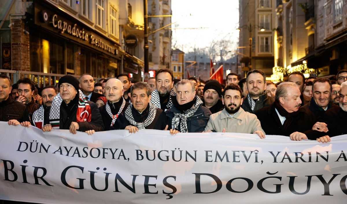 Ak Parti Kayseri Milletvekili Binlerce Kişinin Arasına Karıştı! (2)