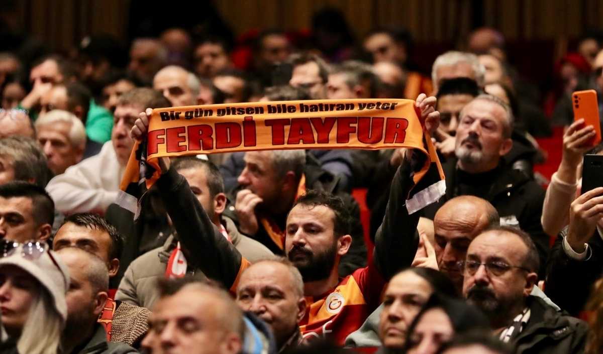 Arabesk Müziğin Efsanesi Ferdi Tayfur Son Yolculuğuna Uğurlandı (3)