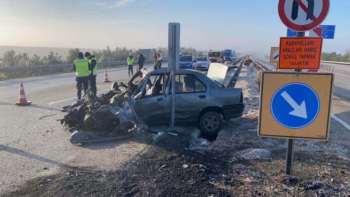 Ters yöne giren otomobil ile tır birbirine girdi! 1 ölü, 1 yaralı