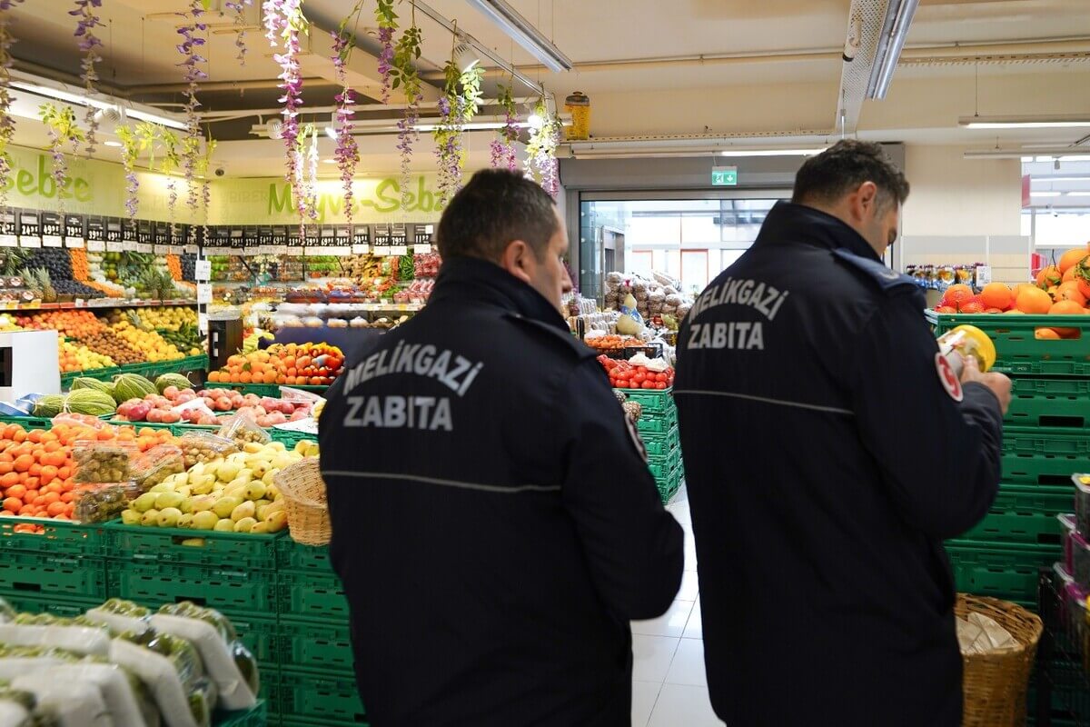 Kayseri'de Fahiş Fiyat Ve Stokçuluk Denetimi! (2)