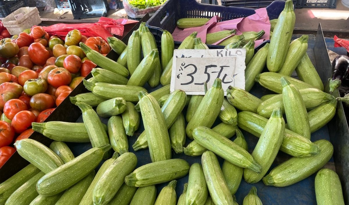 Kayseri’de Pazar Fiyatları! Çilek Rekor Kırarken, En Ucuzu Limon Oldu  (2)