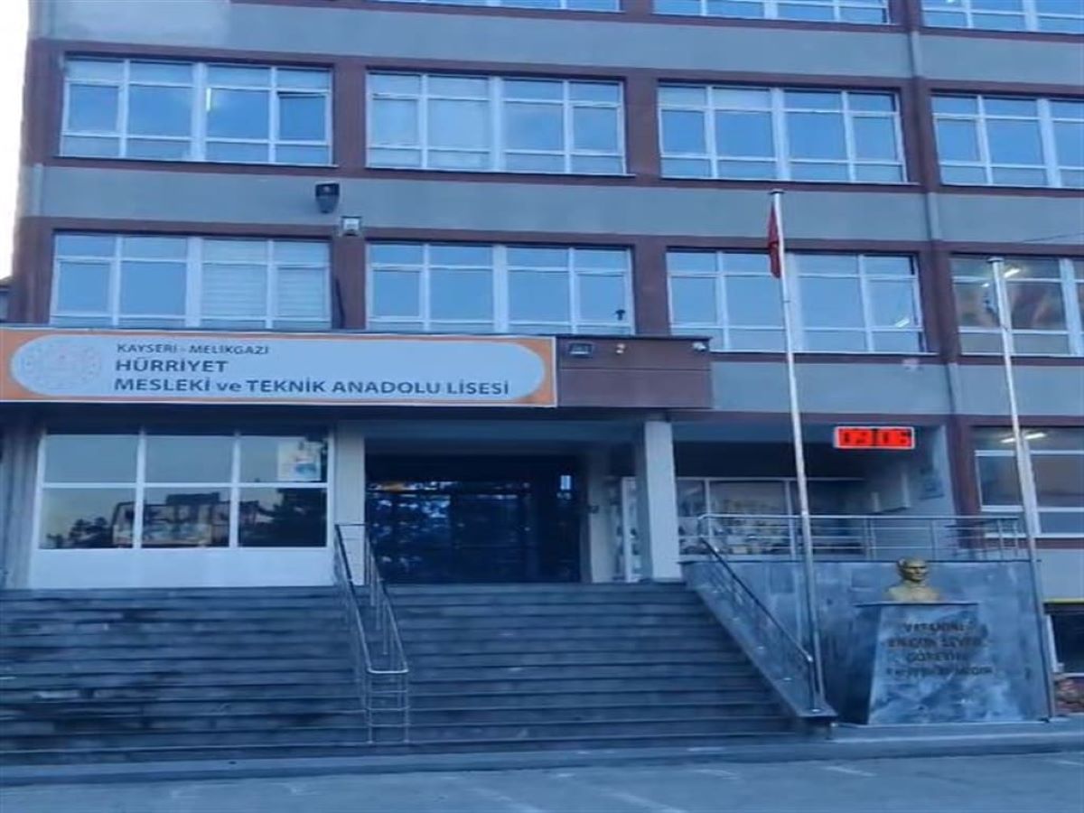 Kayseri’deki Öğrenciler Ferdi Tayfur’un O Şarkısıyla Teneffüse Çıktı! 2