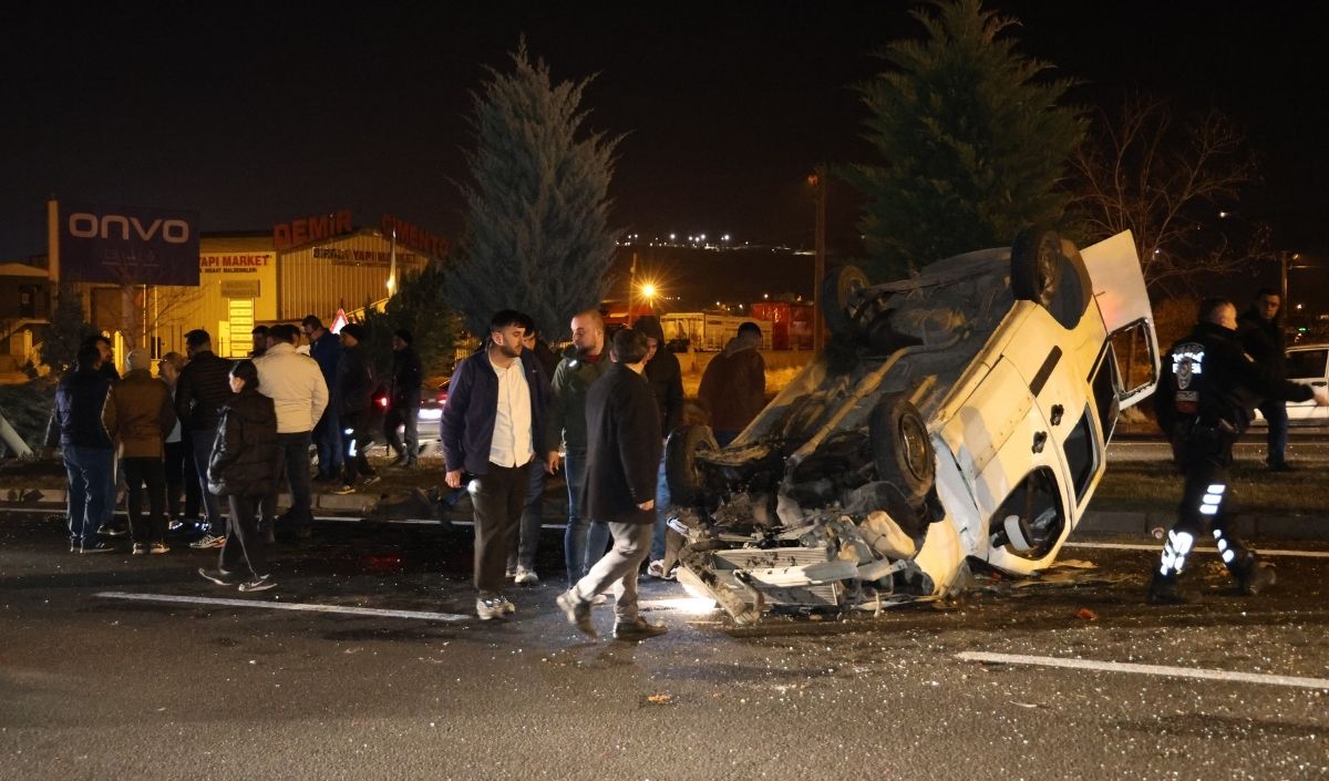 Tırın Çarptığı Otomobil Takla Attı, Işık Ihlali Yapan Araç Kaza Yaptı! Bir Gecede Iki Kaza 4 Yaralı (2)