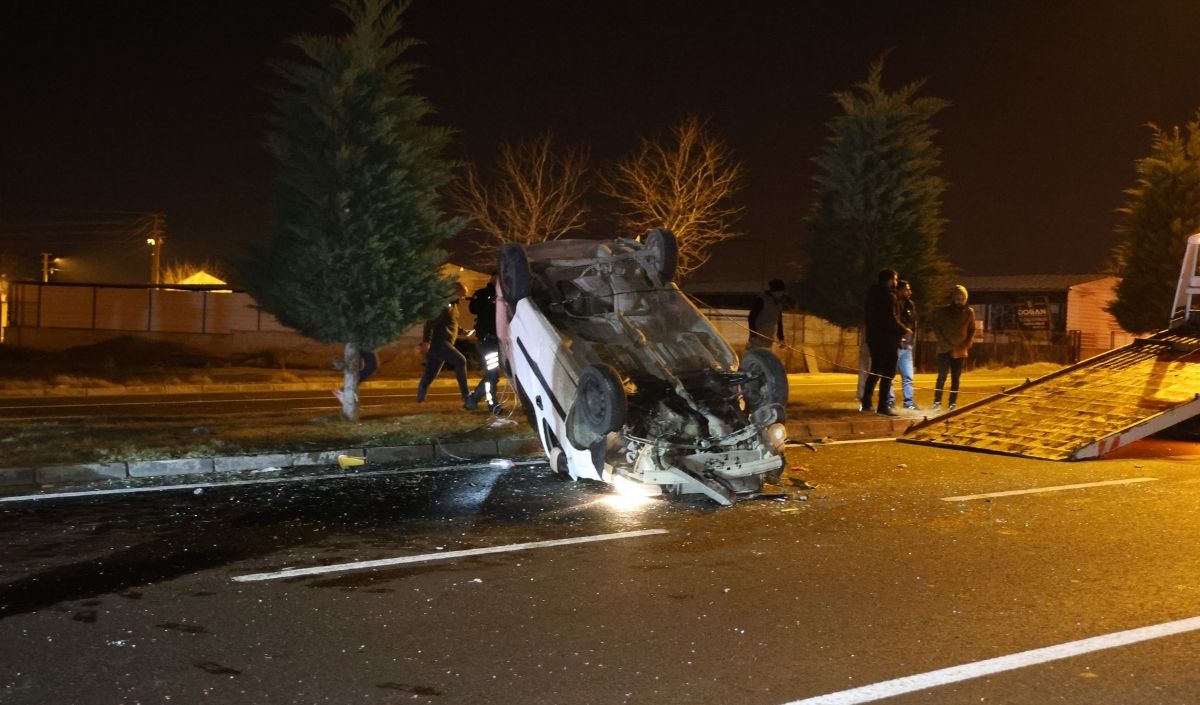 Tırın Çarptığı Otomobil Takla Attı, Işık Ihlali Yapan Araç Kaza Yaptı! Bir Gecede Iki Kaza 4 Yaralı (3)