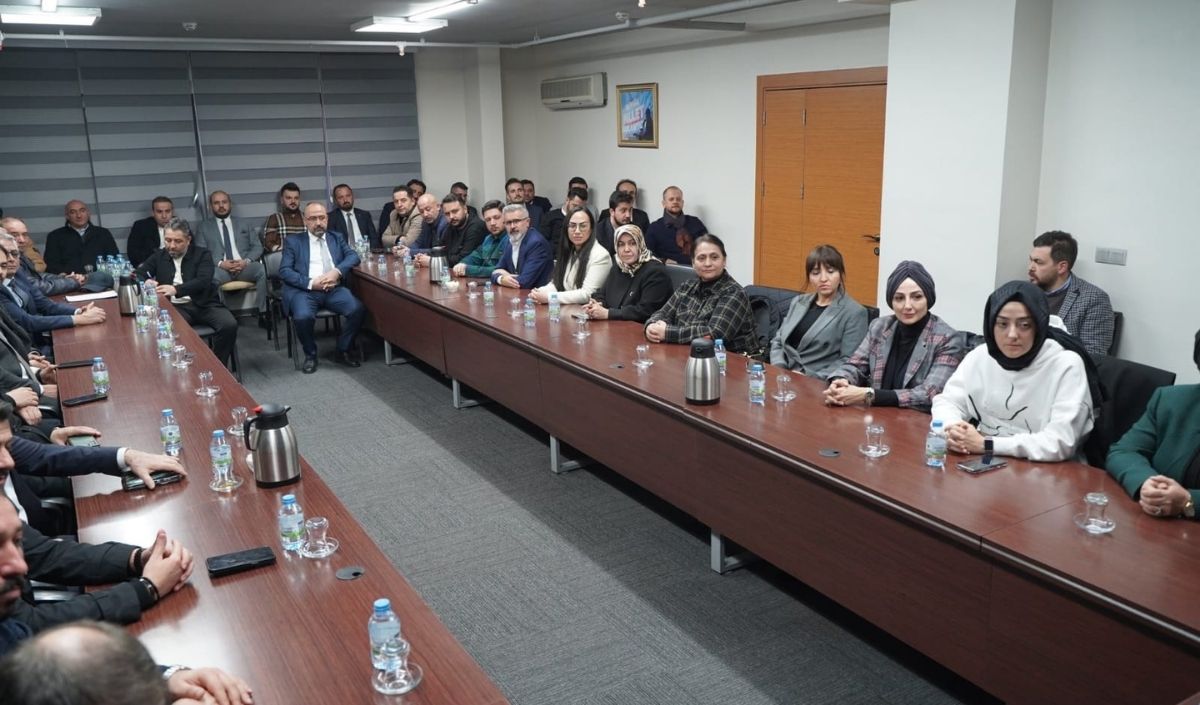 Ak Parti Kayseri’de Eski Ve Yeni Yönetim Bir Araya Geldi (2)