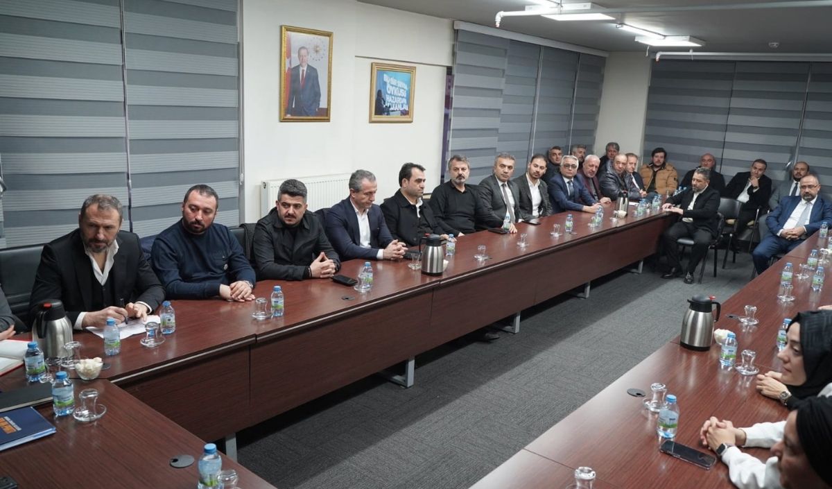 Ak Parti Kayseri’de Eski Ve Yeni Yönetim Bir Araya Geldi (3)