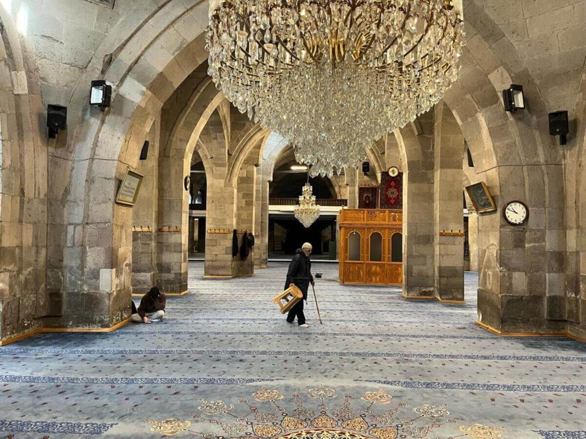 890 yıllık Cami-i Kebir'in tarihe damga vuran gizemli hikayesi!