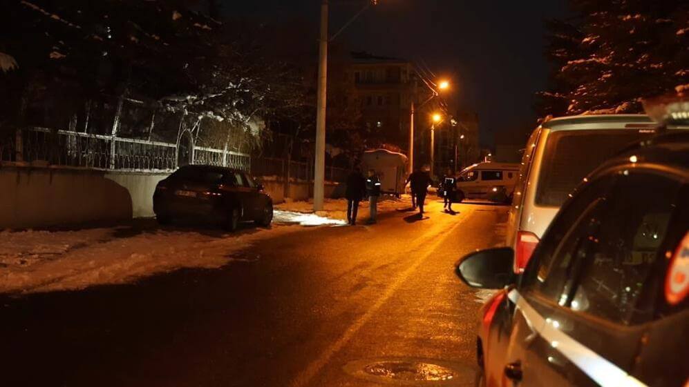 Aracıyla takip ettiği eski eşine sokak ortasında dehşeti yaşattı!