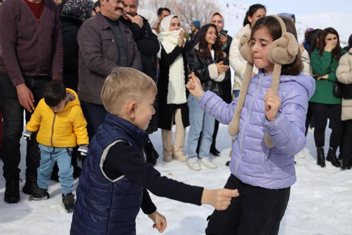 Kayseri’de Kar Şenliği’ne rekor katılım! Kilometrelerce araç kuyruğu oluştu!