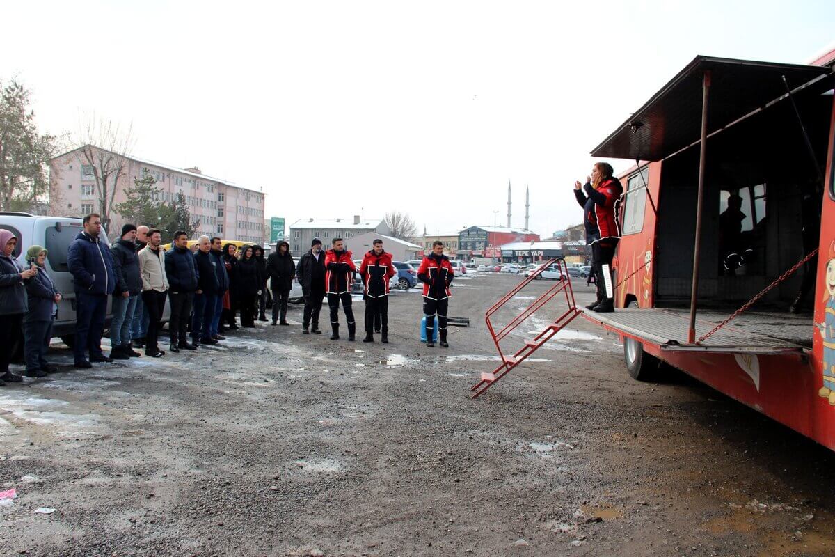 Kayseri Devlet Hastanesi’nde Her tarafı toz kapladı!  oraya toplandı!