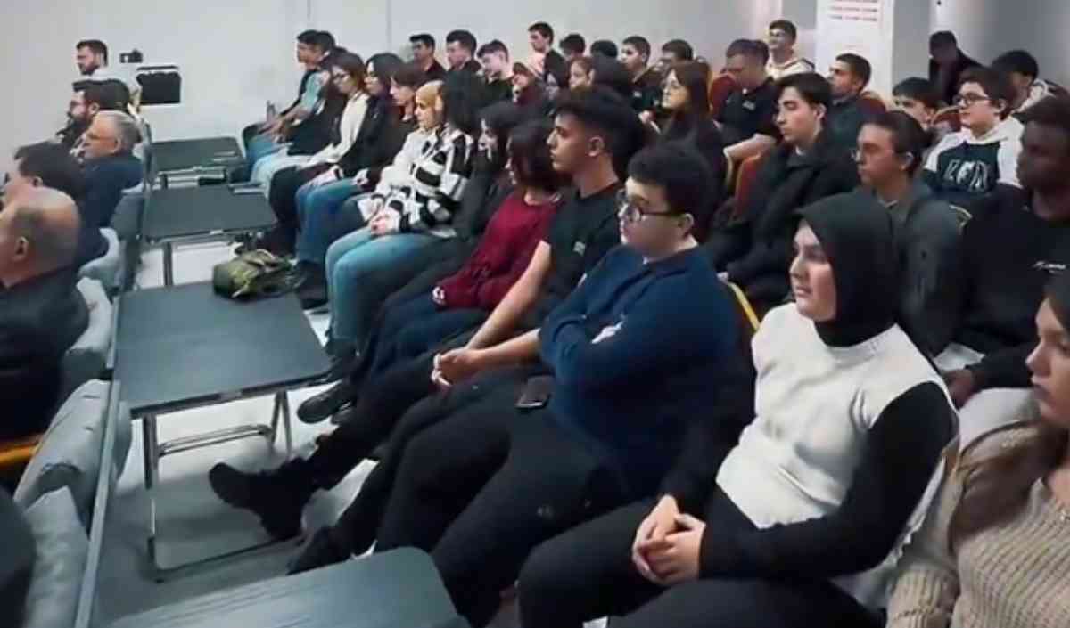 Hulusi Akar Kayseride Gençlerle Bir Araya Geldi (5)