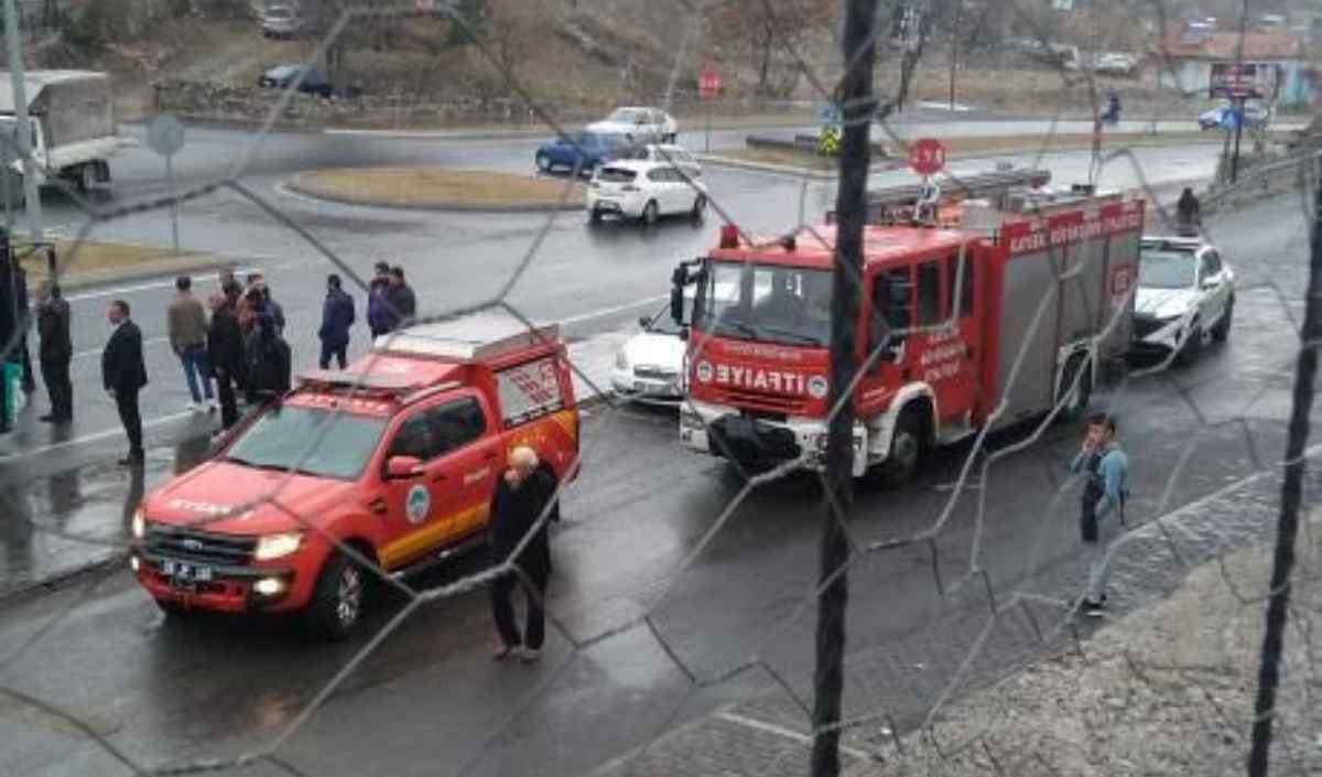 Kayseri Trafik Kazası Halk Otobüsü Ile Kaza (1)