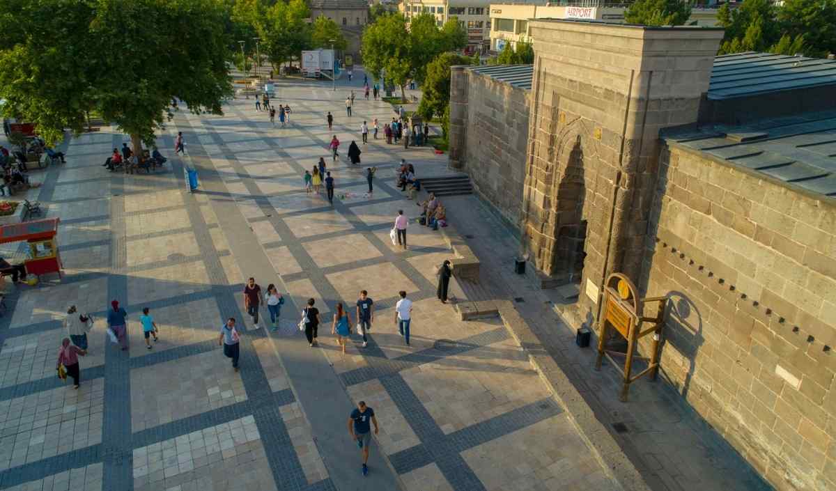 Kayseri’de 1238 Yılına Uzanan Tarih! Hunat Külliyesi (3)