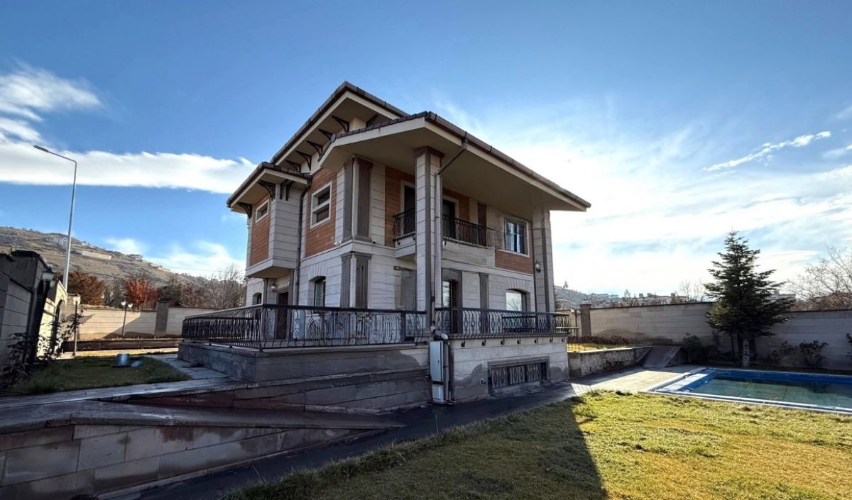 Kayseri’de Bu Evi Kiralamak Için Servet Gerekiyor! (1)