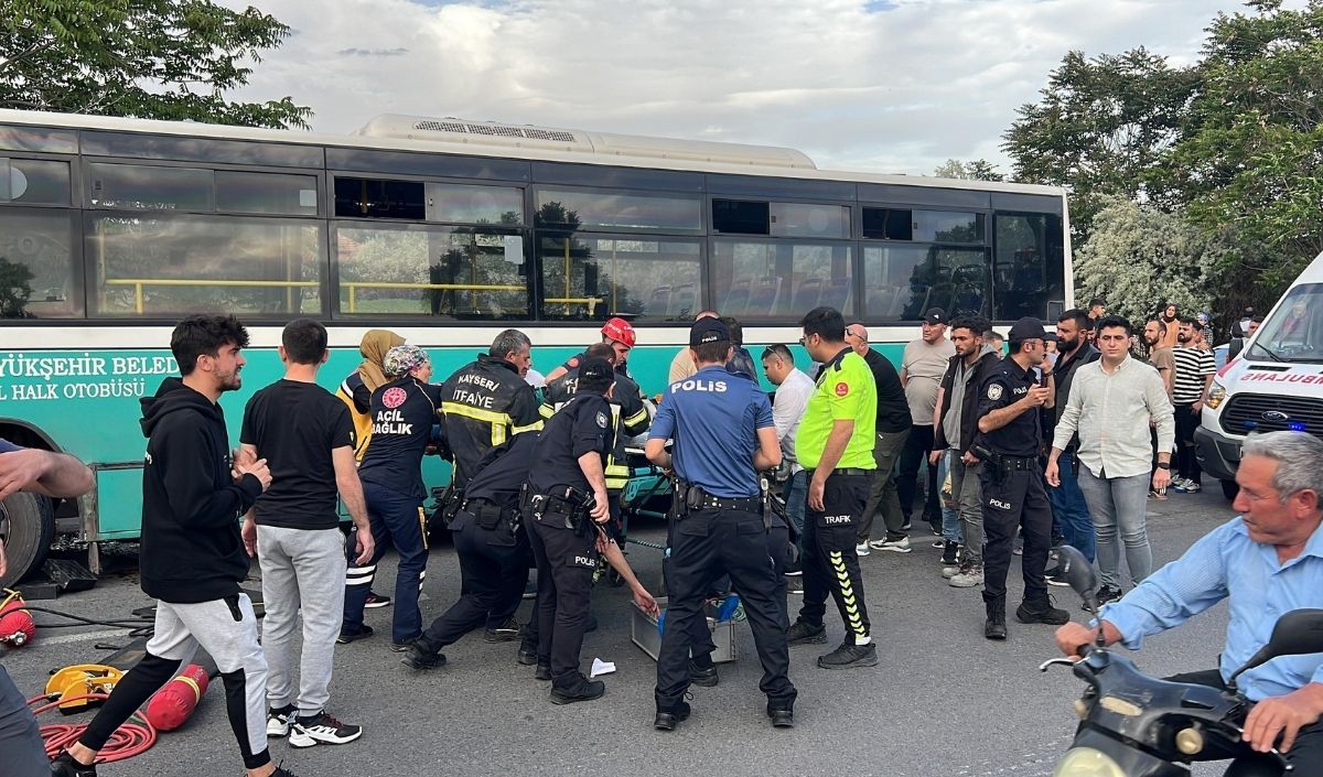 Kayseri'de Kazada Hayatını Kaybeden Annenin Son Görüntüsü Ortaya Çıktı! (1)