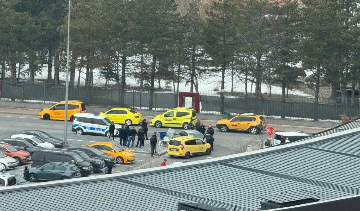 Kayseri’de Taksi Krizi Sarı Taksiciler Martı Tag Sürücüsünü Rehine Aldı! (4)