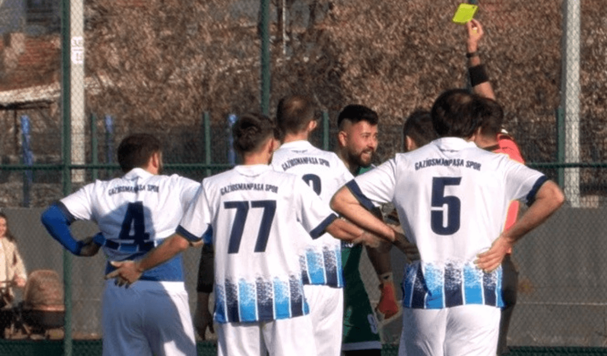 Kayseri'de sahada maç bitti, kavga başladı!