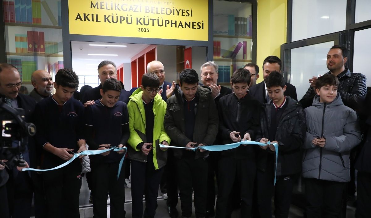 Melikgazi Belediyesi'nde Bir Ilk! Kütüphaneyi Bakın Nereye Açtılar (5)