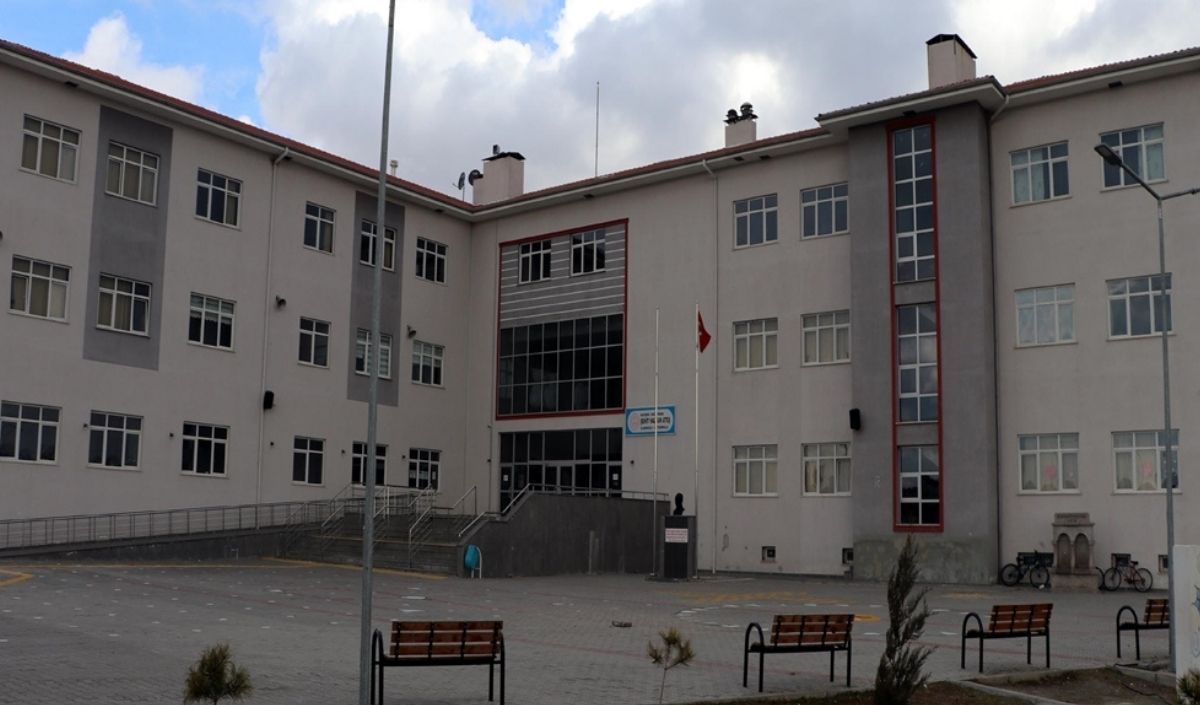 Öğretmeni Vuran Kadın (2)