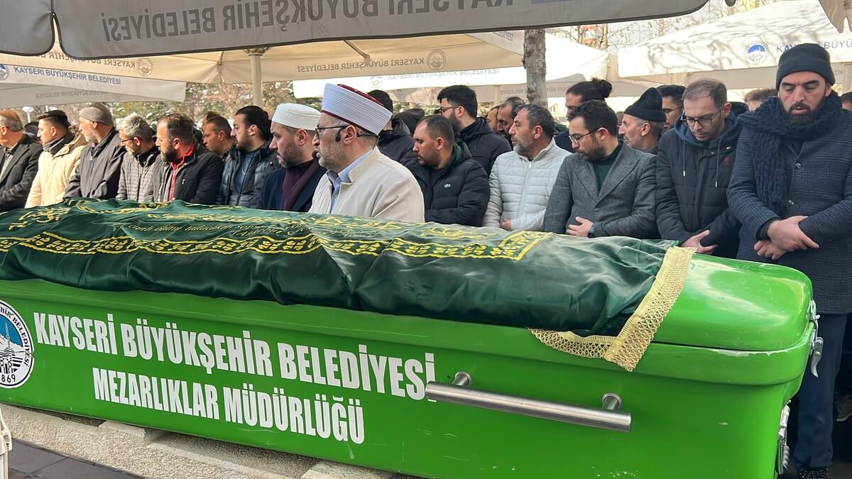 Tokat'ta ölen genç doktor Kayseri'de toprağa verildi!