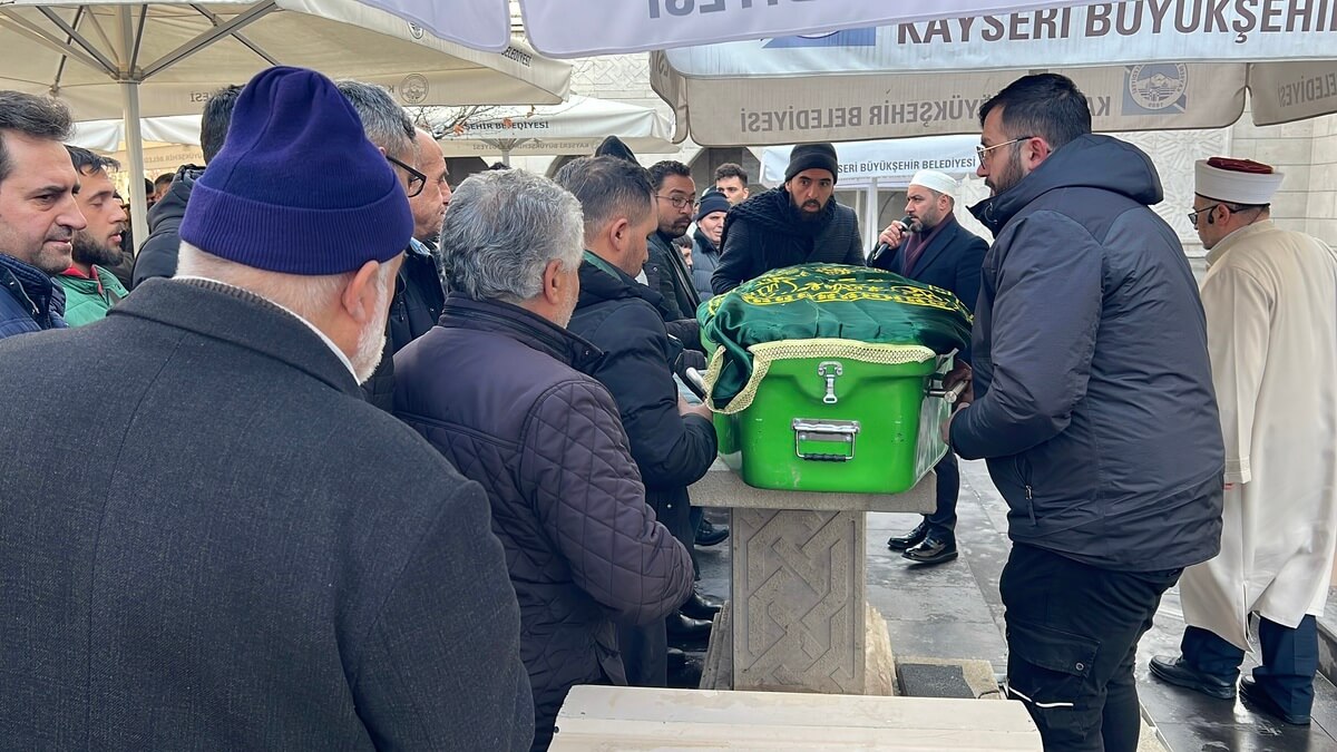 Tokat'ta ölen genç doktor Kayseri'de toprağa verildi!