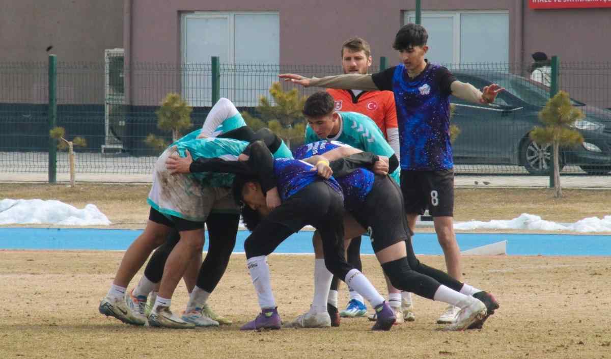 Kayseri’de Okul Sporları Ragbi Gençler Grup Müsabakaları Sona Erdi (3)
