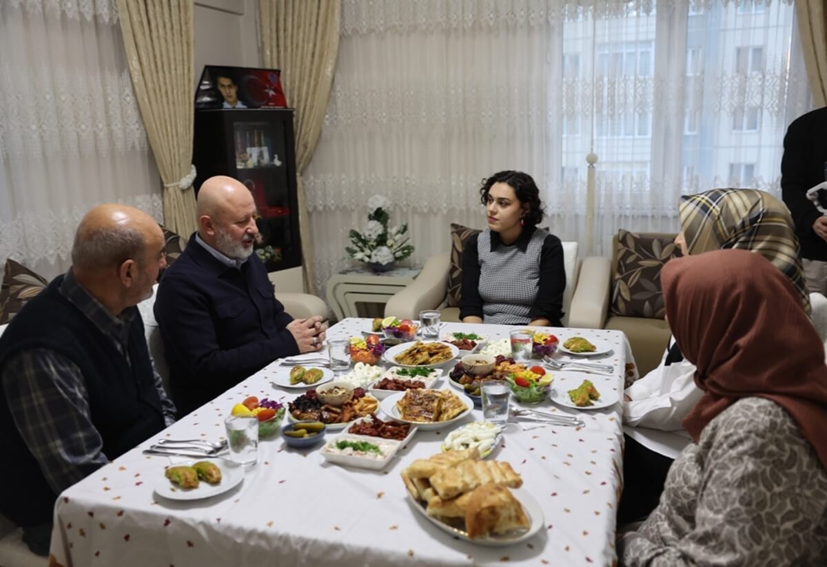 Şehit ailesiyle iftar açan Başkan Çolakbayraktar: Asla unutulmayacak!