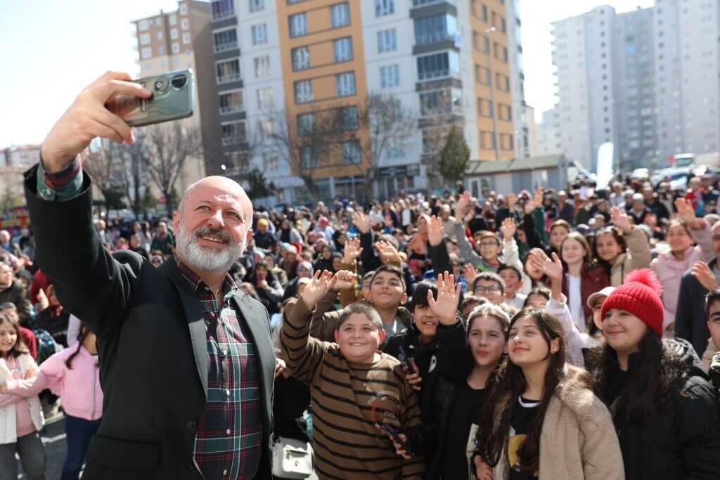 Kayseri’deki çocuk kulübünde oyun terapisine yoğun ilgi!