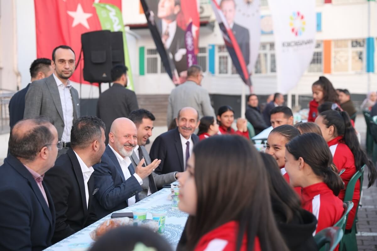 Başkan Çolakbayraktar, Argıncık’ta öğrenci ve aileleriyle iftar sofrasında buluştu!