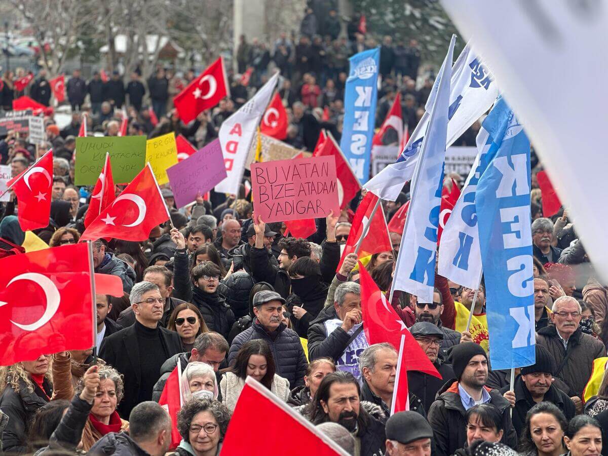 Kayseri’de CHP’liler Miting İçin Mimarsinan Parkı’nda Toplandı