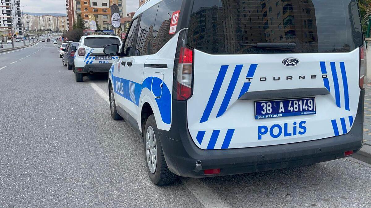 Kayseri’de eski sevgilisinin çalıştığı güzellik merkezine kurşun yağdırdı!