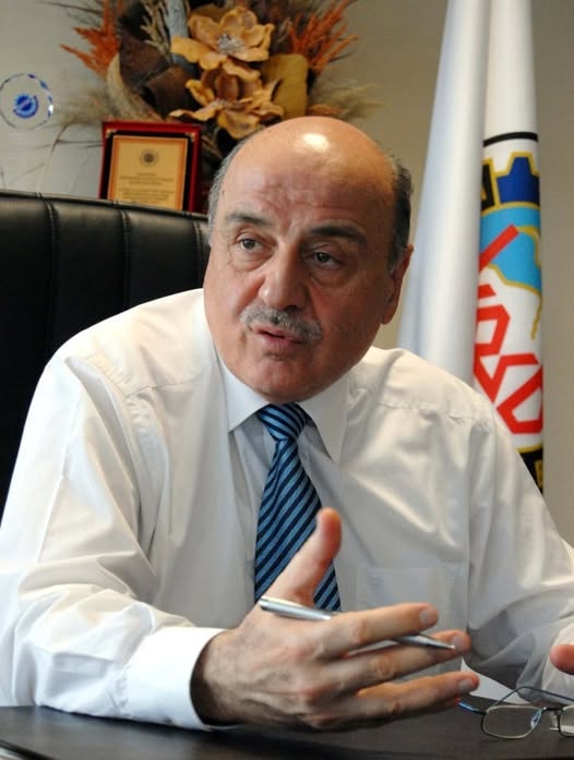 Ahmet Hasyüncü Elektrik Satışı Nedeniyle Yargılanacak Edinilen bilgilere göre Ahmet Hasyüncü, tek fiyattan satın aldığı elektriği sanayicilere yasal olmamasına rağmen üç farklı fiyat üzerinden sattığı iddiasıyla yargılanacak.