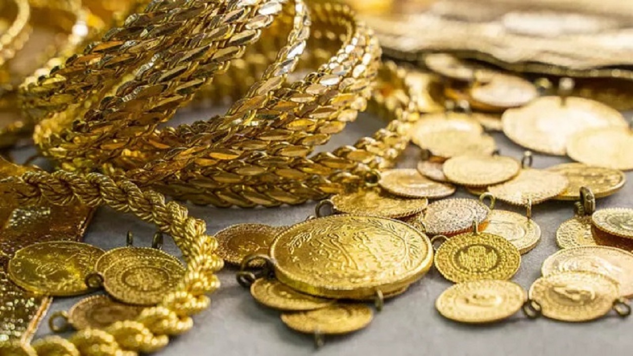 Kimler Kesme Altın Satışı Yapabilecek?
Yeni düzenlemeye göre, kesme altın satışı yalnızca Ticaret Bakanlığı tarafından yetkilendirilmiş kuyum işletmeleri ve vergi levhasında kıymetli maden üretimi veya ticareti ile iştigal ettiği belirtilen Türkiye'de yerleşik gerçek kişiler tarafından yapılabilecek.