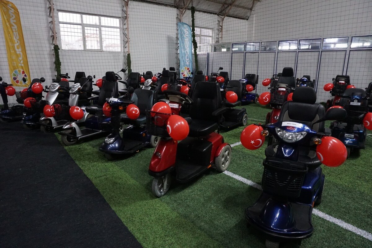 Kayseri’de yurt dışından getirilen 40 akülü engelli aracı sahibini buldu!