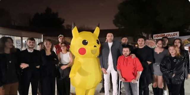 Kayserili milletvekili Aykut Kaya, fenomen eylemci Pikachu’yla buluştu!