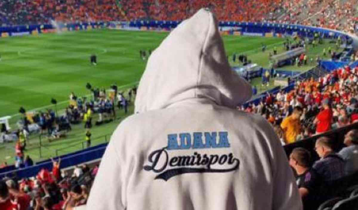 Berlin Olimpiyat Stadyumu'nda da durum farlı değildi. Almaya'da yaşayan taraftarlar Milli Takım'ı yalnız bırakmadı. 