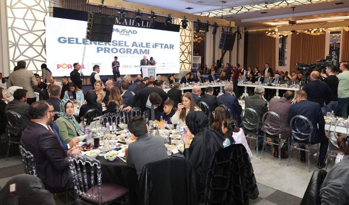 Kayseri Protokolü Iftar Yemeğinde Bir Araya Geldi! Vali Çiçek'ten Övgü Dolu Sözler (3)